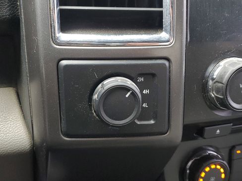 Used 2016 Ford F150 XLT image 28