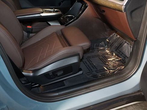 Used 2025 BMW X1 xDrive28i w/ Technology Package image 38