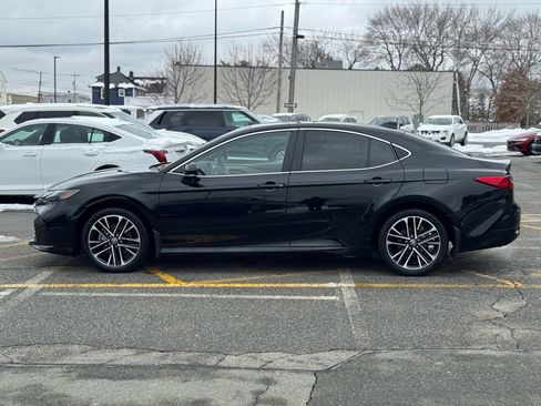 Used 2025 Toyota Camry XLE w/ Premium Plus Package image 2