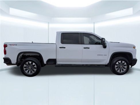 Used 2024 Chevrolet Silverado 2500 Custom w/ Custom Value Package image 7