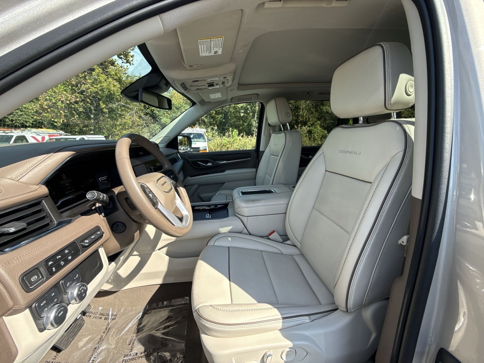 Used 2023 GMC Yukon Denali AWD/4WD image 14