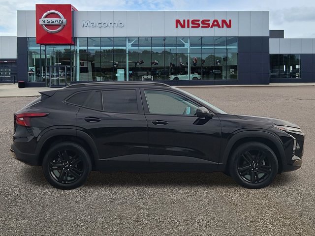 Used 2025 Chevrolet Trax ACTIV w/ Sunroof Package FWD image 8