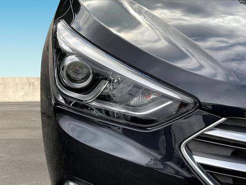 Used 2018 Hyundai Santa Fe Sport FWD image 30