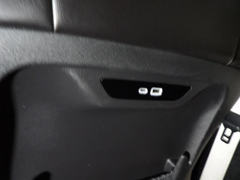 Used 2024 Chrysler Pacifica Limited FWD image 17