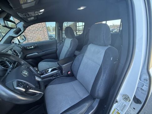 Used 2020 Toyota Tacoma TRD Off-Road image 17