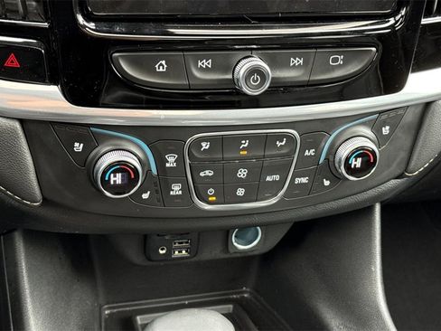 Used 2023 Chevrolet Traverse Premier image 29