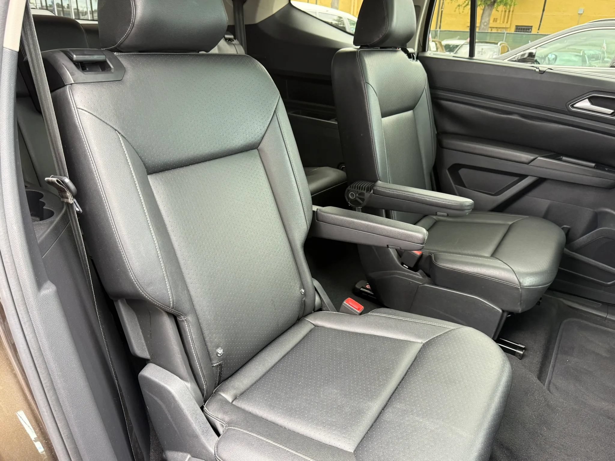 Used 2019 Volkswagen Atlas SE w/ Panoramic Sunroof Package FWD image 17