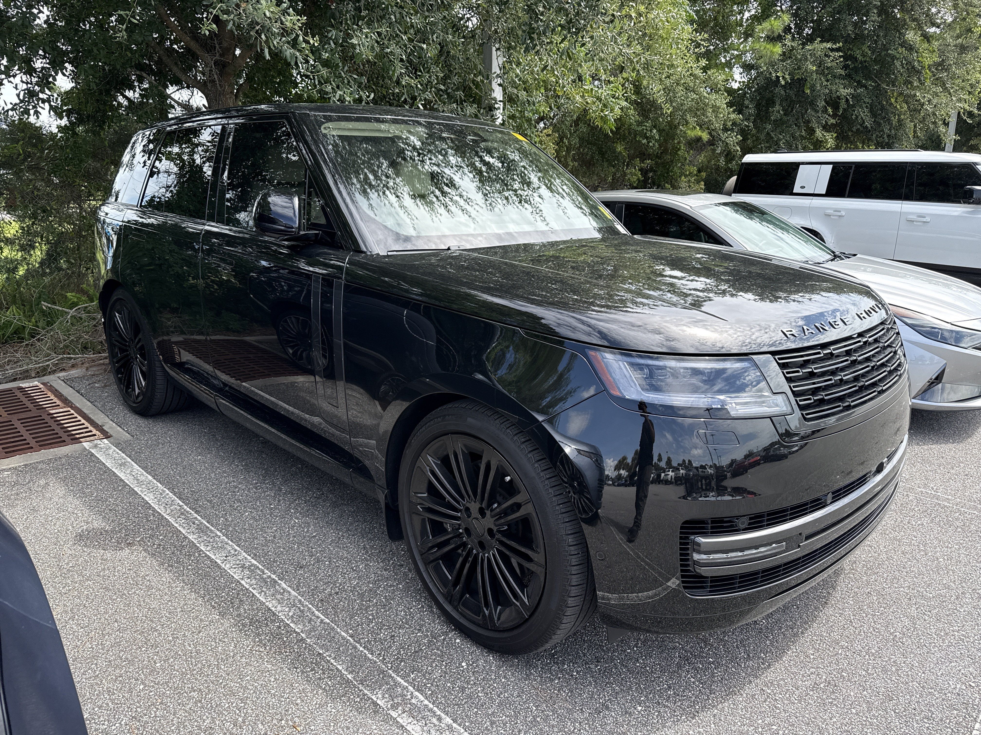 Used 2026 Land Rover Range Rover SE AWD/4WD image 2