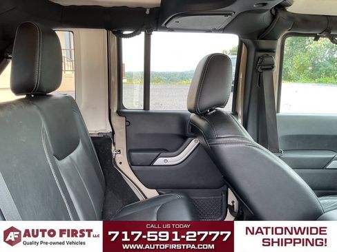 Used 2017 Jeep Wrangler Unlimited Rubicon w/ Connectivity Group AWD/4WD image 14