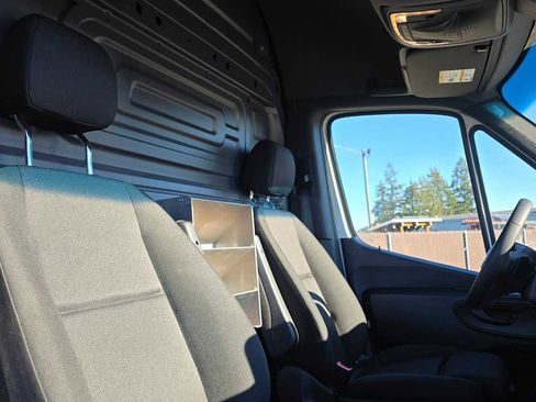 Used 2025 Mercedes-Benz Sprinter 2500 image 13