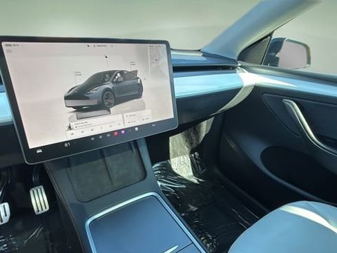 Used 2024 Tesla Model Y Performance image 25