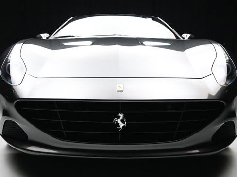 Used 2016 Ferrari California T image 28