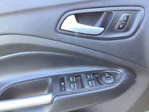 Used 2019 Ford Escape SEL image 25