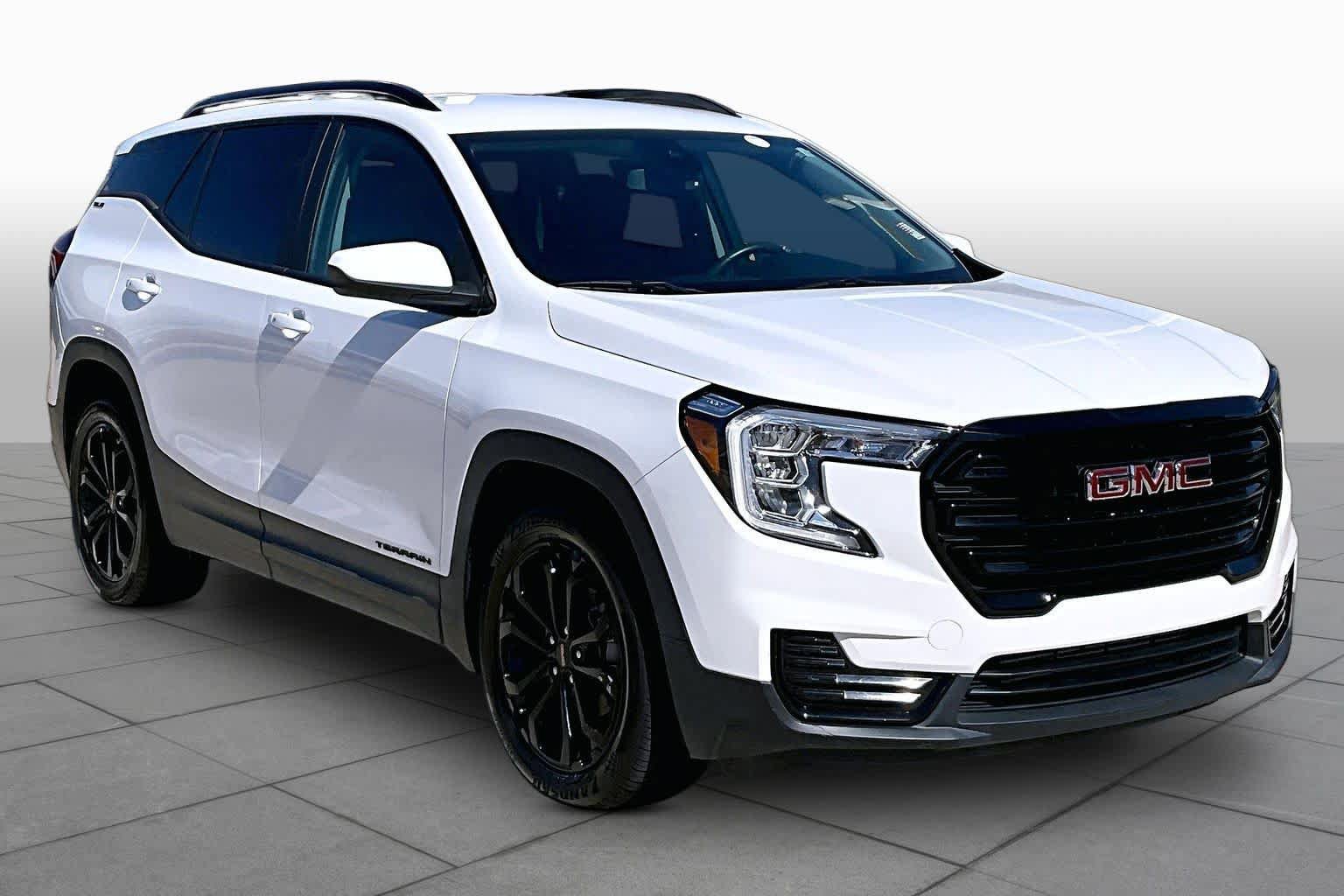 Used 2022 GMC Terrain SLE w/ Driver Convenience Package FWD image 3