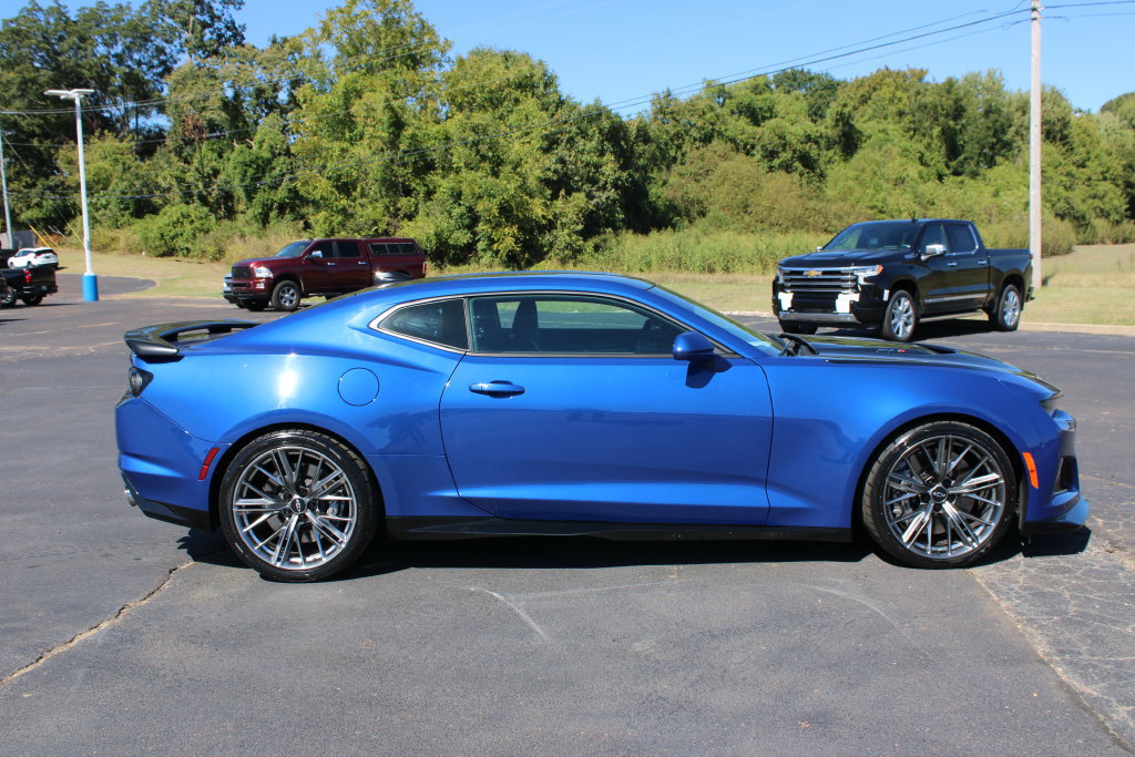 Used 2022 Chevrolet Camaro ZL1 RWD image 11