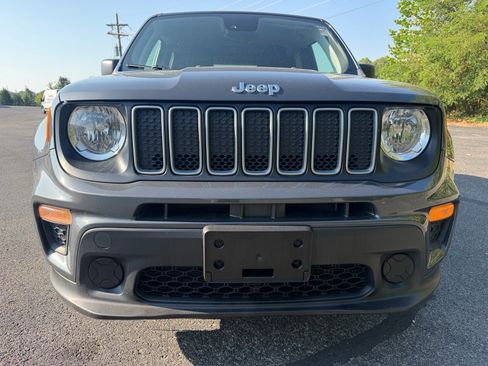 Used 2023 Jeep Renegade Latitude AWD/4WD image 4