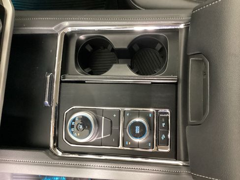 Used 2024 Ford Expedition XLT AWD/4WD image 28
