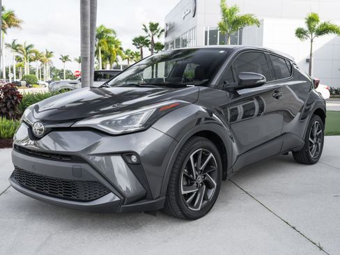 Used 2022 Toyota C-HR Limited FWD image 5