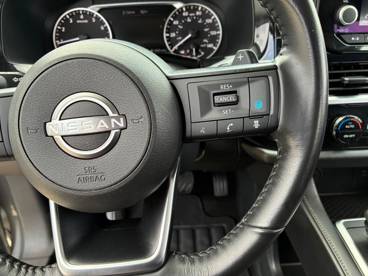Used 2024 Nissan Pathfinder SV FWD image 24
