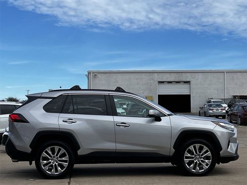 Used 2023 Toyota RAV4 XLE Premium image 3