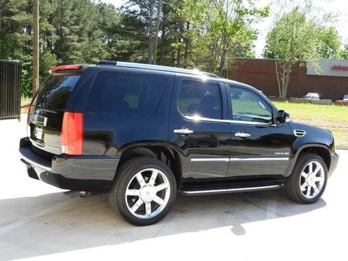 Used 2013 Cadillac Escalade Luxury RWD image 25