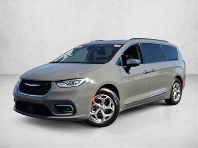 Used 2023 Chrysler Pacifica Limited