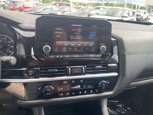 Used 2025 Nissan Pathfinder SV AWD/4WD image 11
