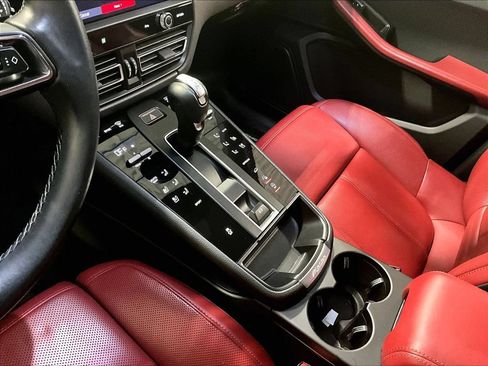 Certified 2023 Porsche Macan AWD/4WD image 20