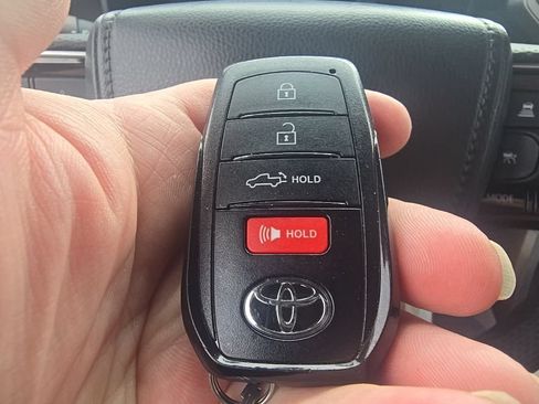 Used 2025 Toyota Tundra Platinum AWD/4WD image 21