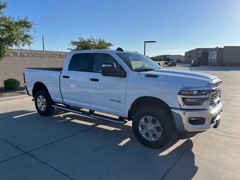 Certified 2025 RAM 2500 Big Horn AWD/4WD image 5