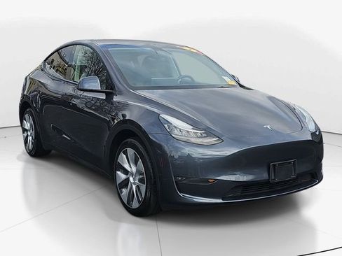 Used 2023 Tesla Model Y Long Range image 1