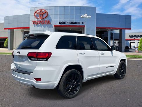 Used 2020 Jeep Grand Cherokee Altitude RWD image 7