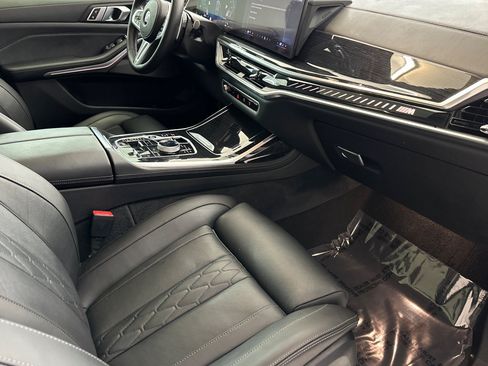 Certified 2025 BMW X7 M60i AWD/4WD image 33