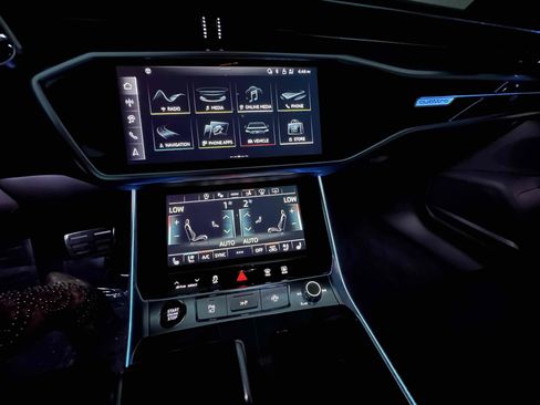 Used 2025 Audi RS 7 Performance w/ Black Optic Package image 24