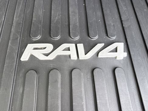 Used 2022 Toyota RAV4 XLE w/ Convenience Package AWD/4WD image 14