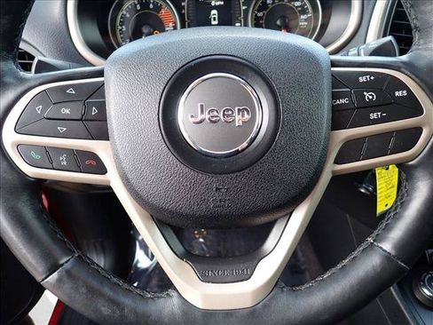 Used 2017 Jeep Cherokee Latitude w/ Safety/Convenience Group AWD/4WD image 16
