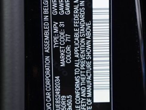 Used 2025 Volvo XC40 B5 Plus image 29