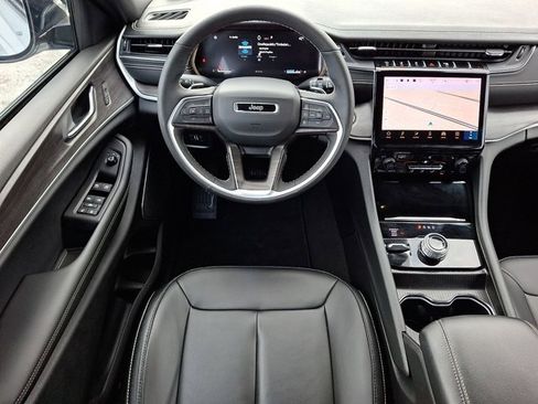 Certified 2025 Jeep Grand Cherokee Limited w/ Trailer Tow Package image 16