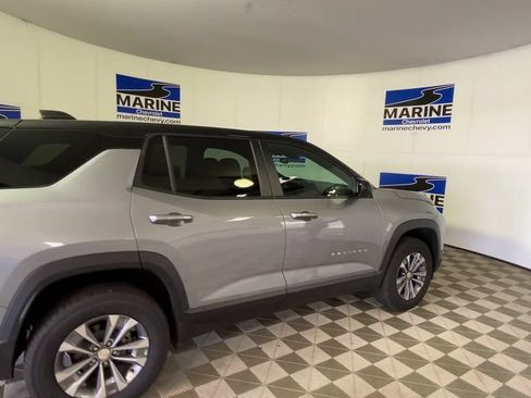 Used 2026 Chevrolet Equinox LT w/ Convenience Package II FWD image 2