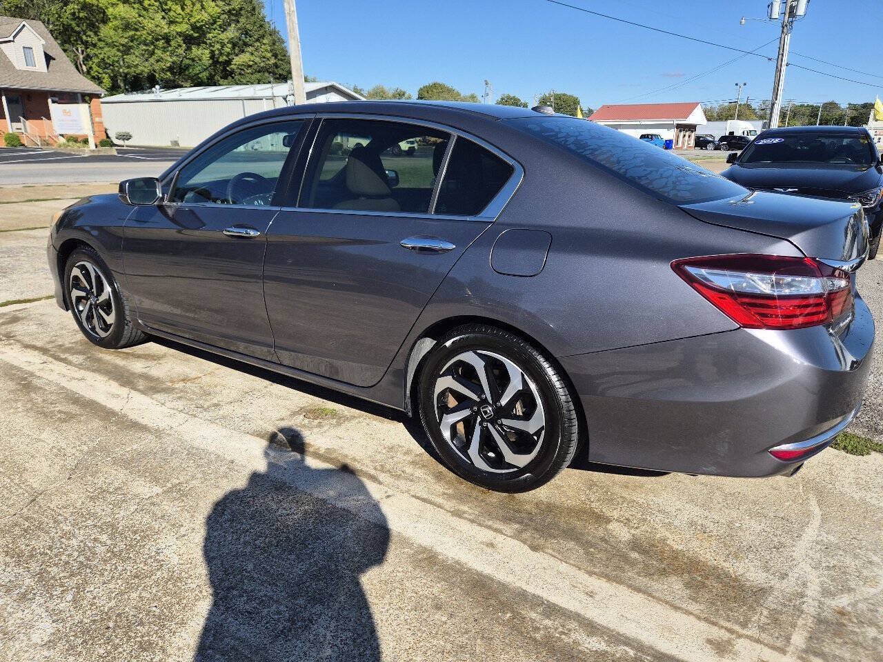 Used 2017 Honda Accord EX-L image 4