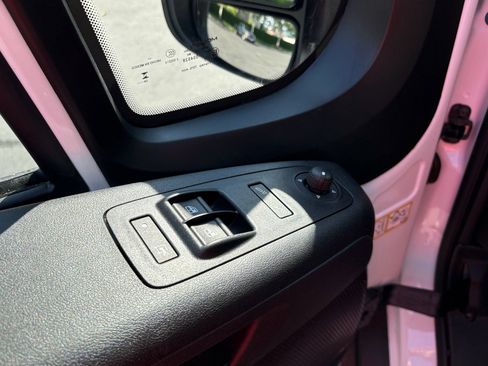 Used 2025 RAM ProMaster 2500 w/ Convenience Group image 12