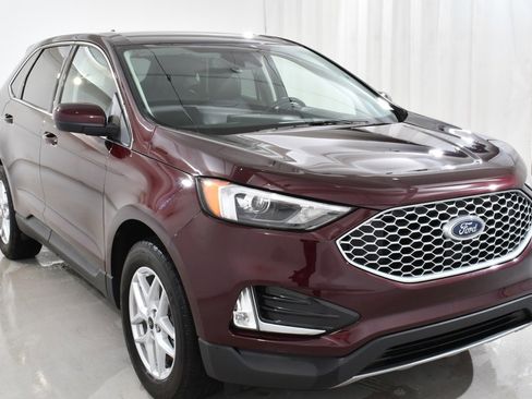 Used 2024 Ford Edge SEL w/ Convenience Package image 4