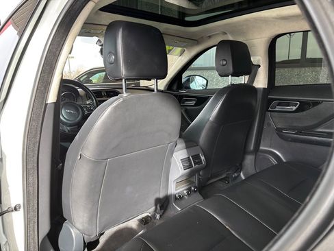 Used 2019 Jaguar F-PACE Premium image 15