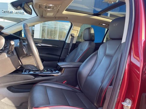 Used 2022 Buick Envision Essence w/ Technology Package I image 4