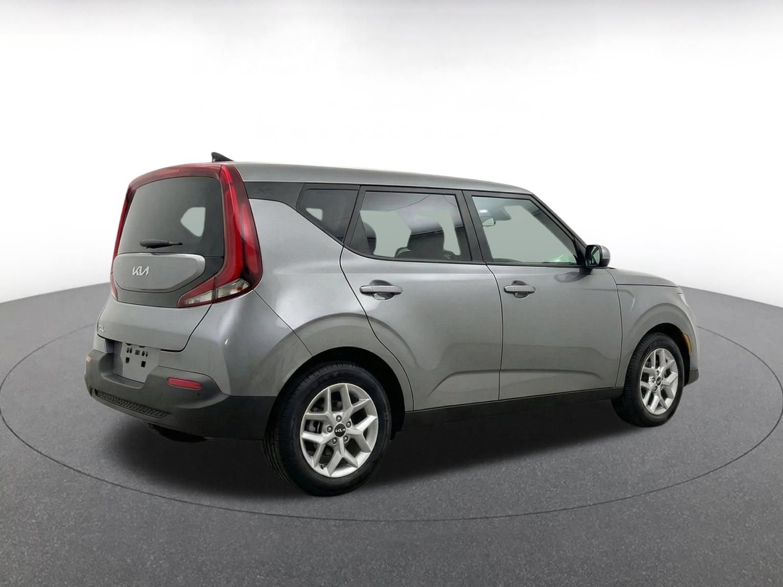 Used 2025 Kia Soul LX w/ LX Technology Package FWD image 8