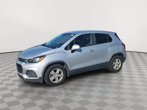 Used 2020 Chevrolet Trax LS w/ Tint and Cruise Package FWD image 4