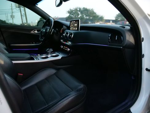 Used 2018 Kia Stinger GT2 image 26