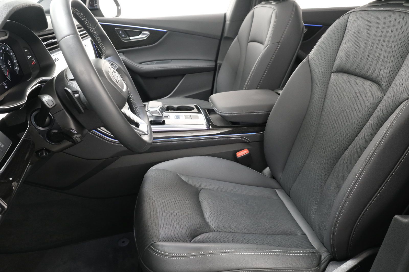 Used 2025 Audi Q8 Premium Plus AWD/4WD image 30