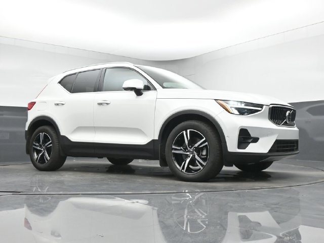Used 2023 Volvo XC40 B5 Plus w/ Driver Assist Package AWD/4WD image 10