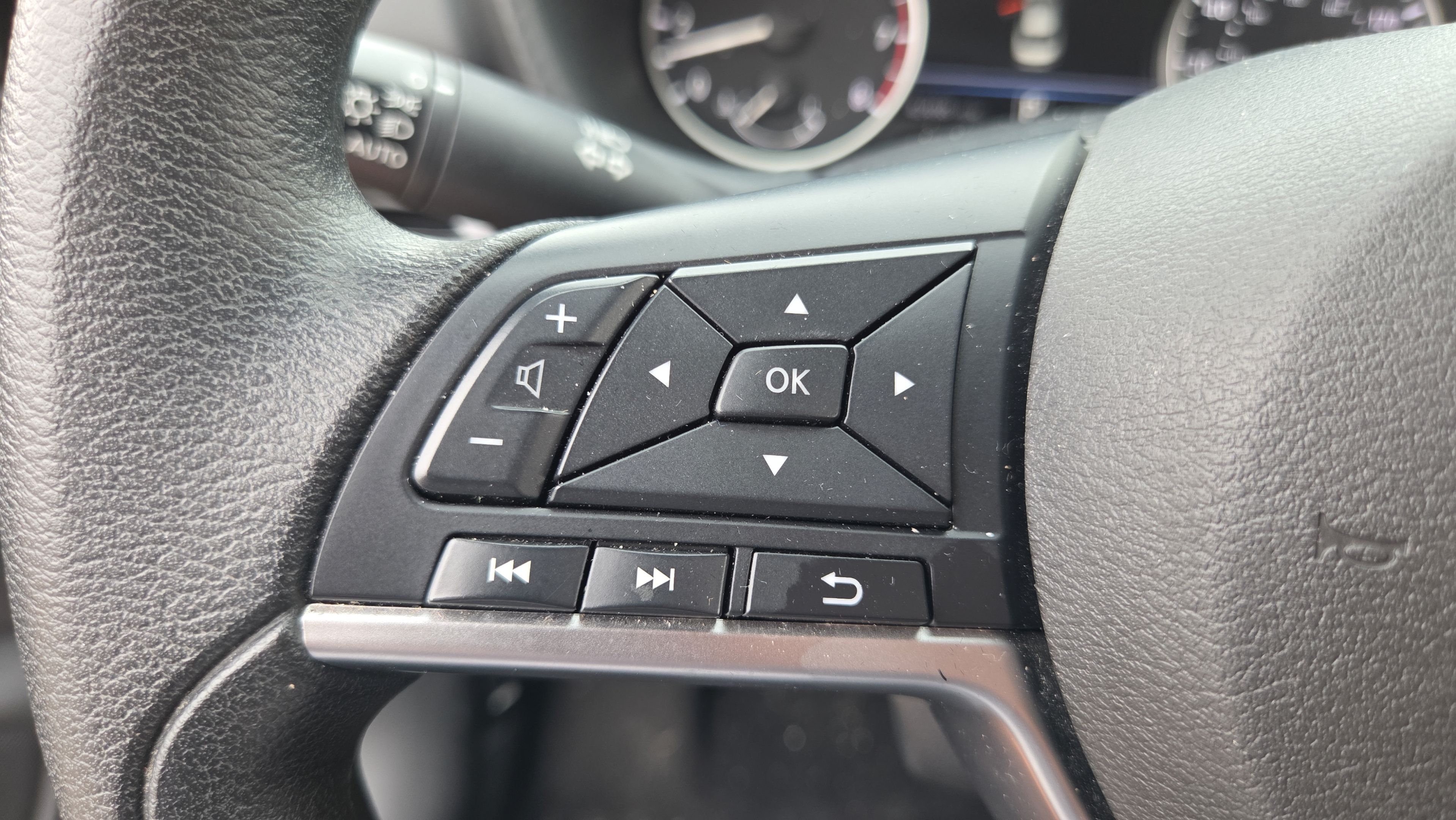 Used 2025 Nissan Sentra SV FWD image 24